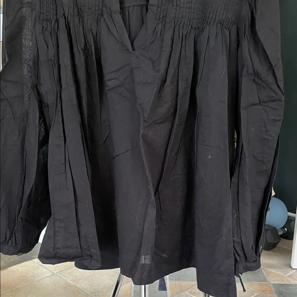 Acacia Elegant Black Blouse - Picture 4 of 6